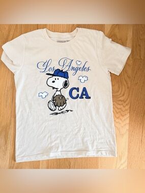 Peanuts cream T shirt Women’s Sz Small NWOT